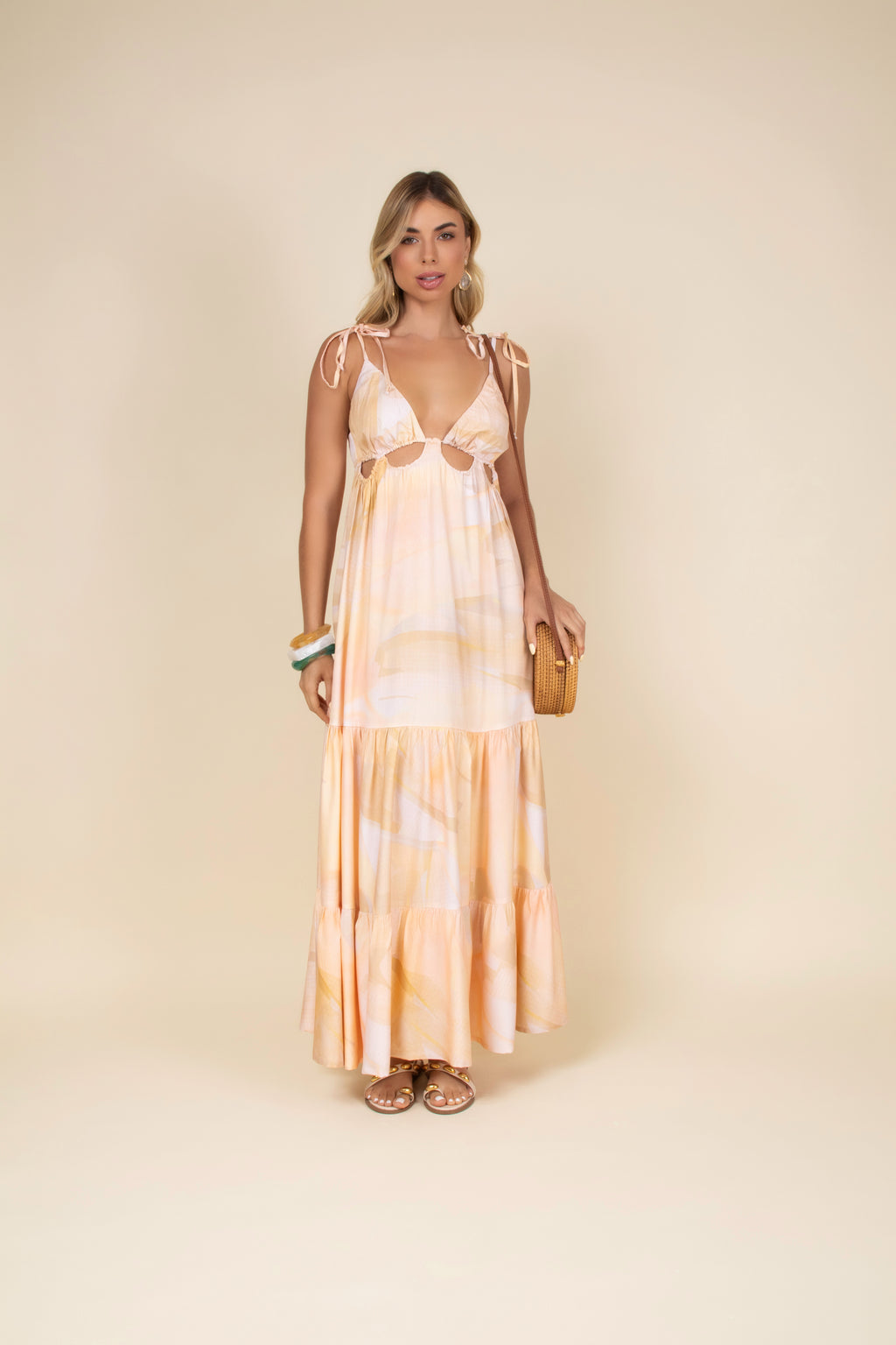 Vestido longo estampado com recortes