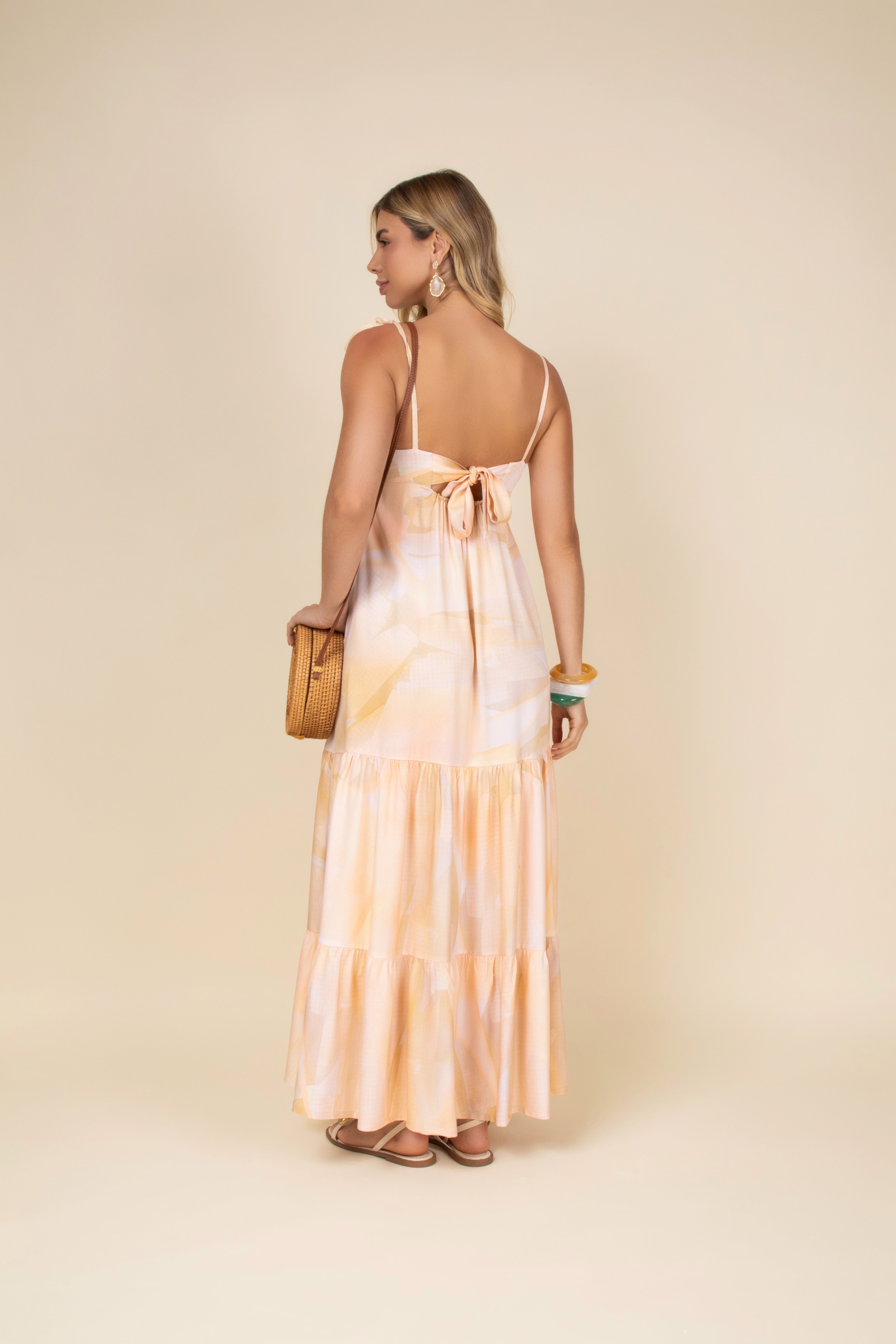 Vestido longo estampado com recortes