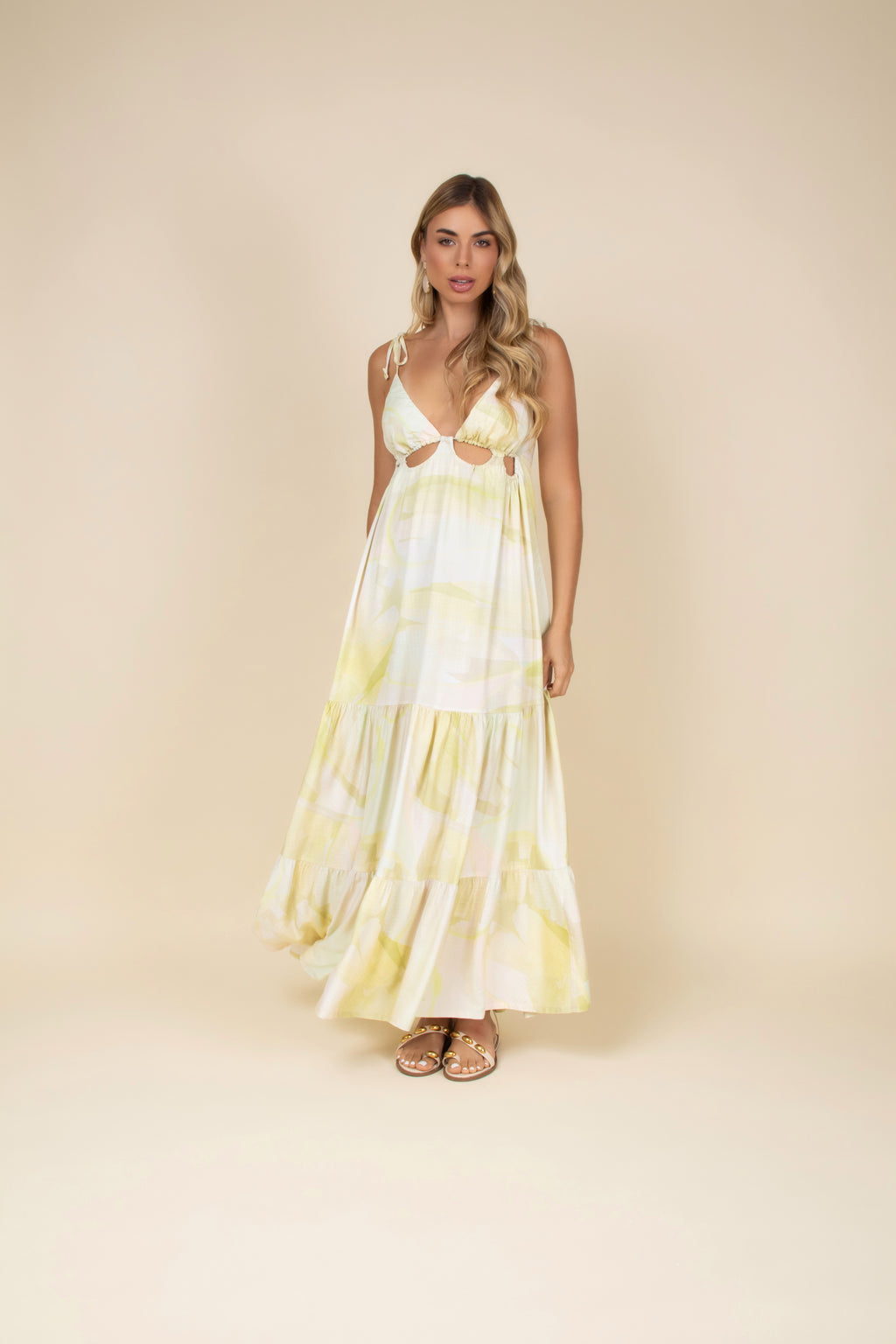 Vestido longo estampado com recortes