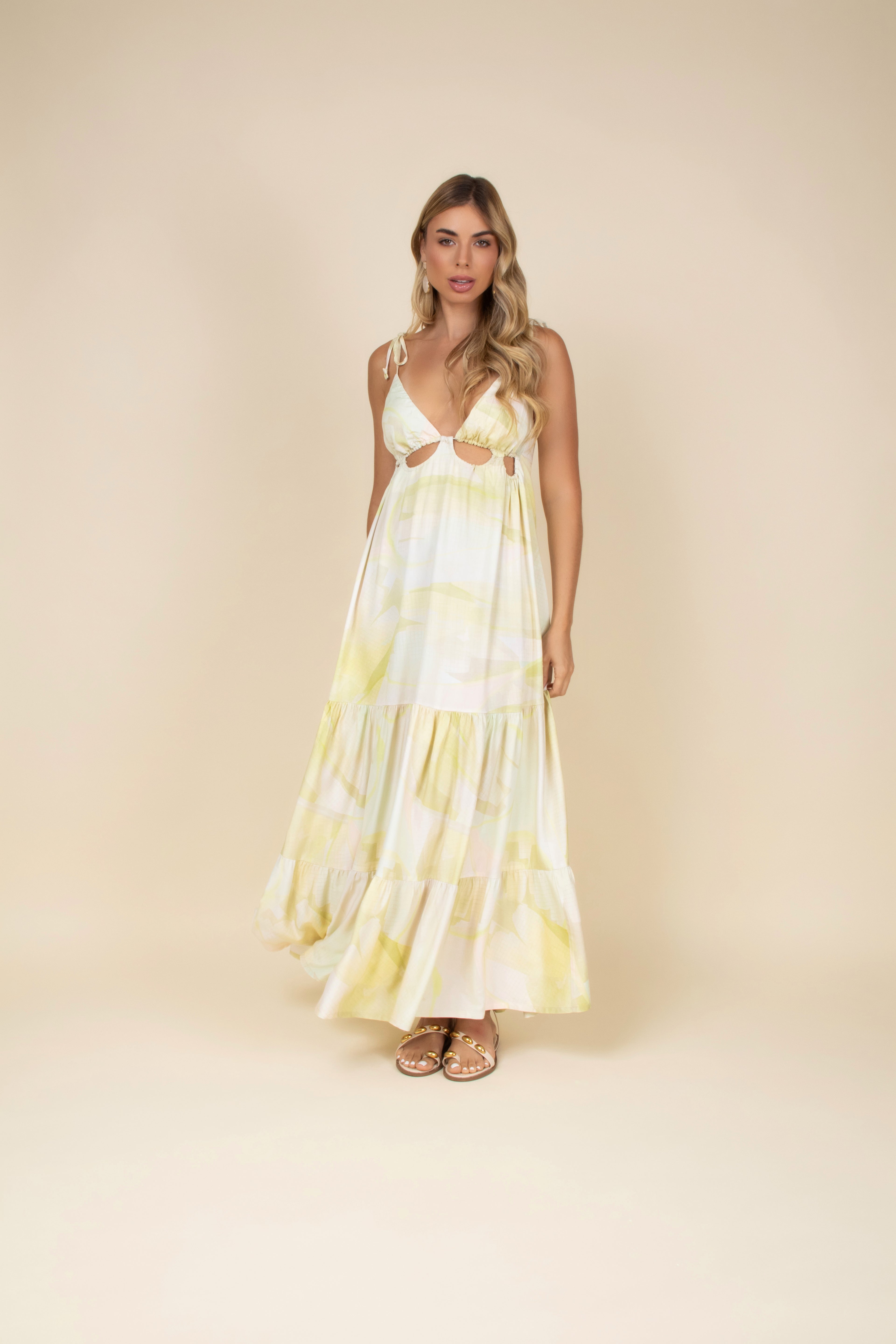 Vestido longo estampado com recortes