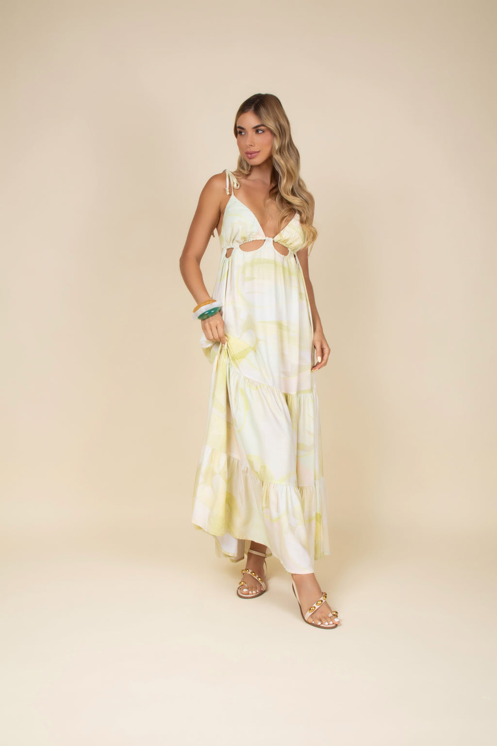 Vestido longo estampado com recortes