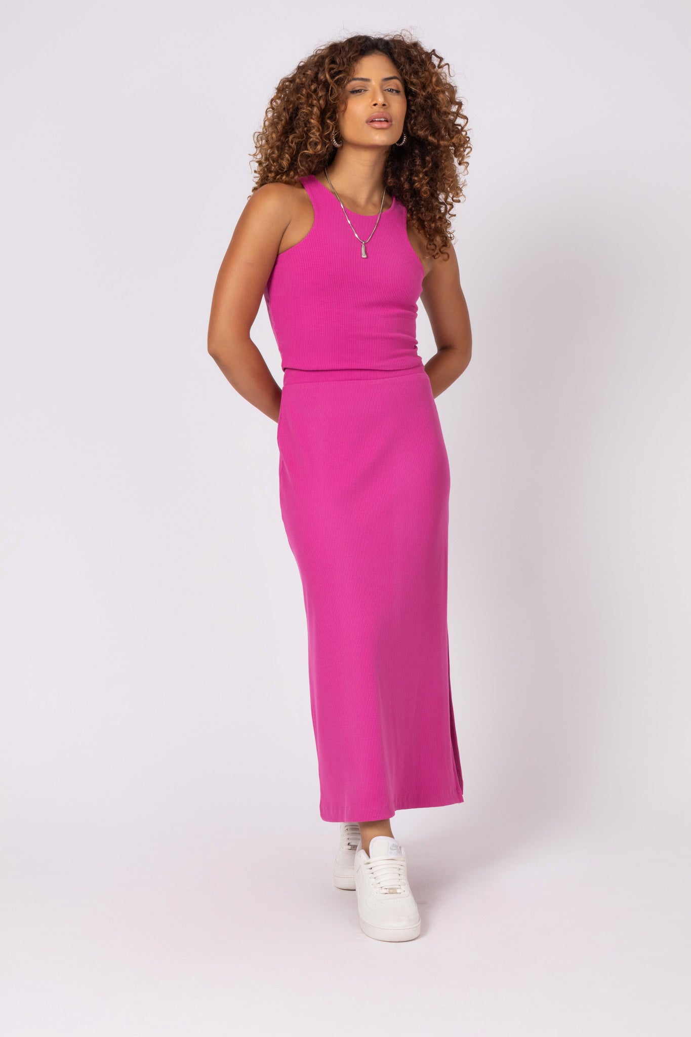 Conjunto de top e saia longa de malha