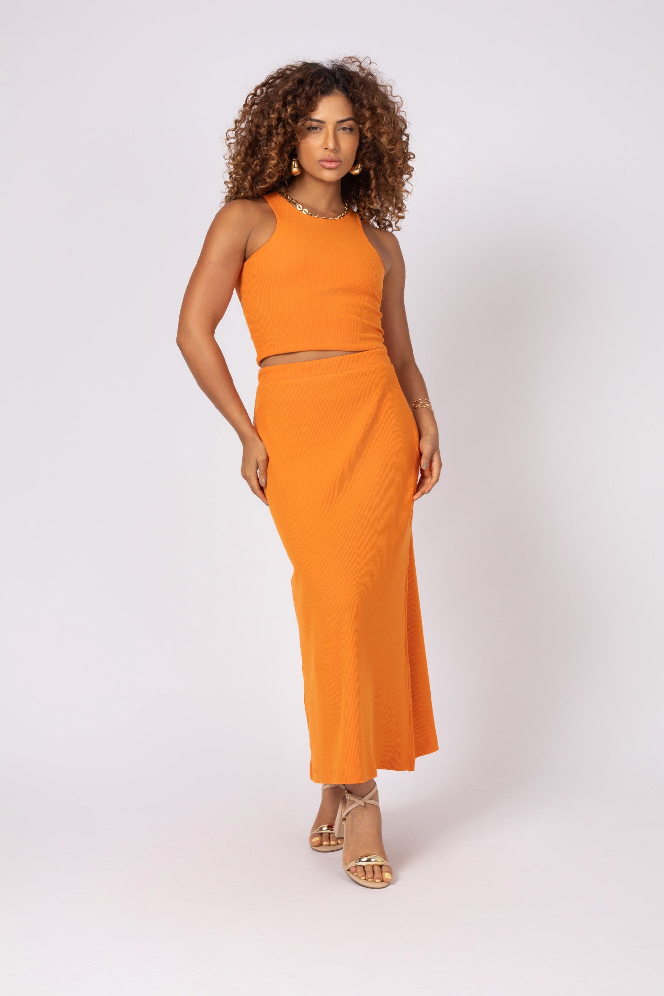 Conjunto de top e saia longa de malha