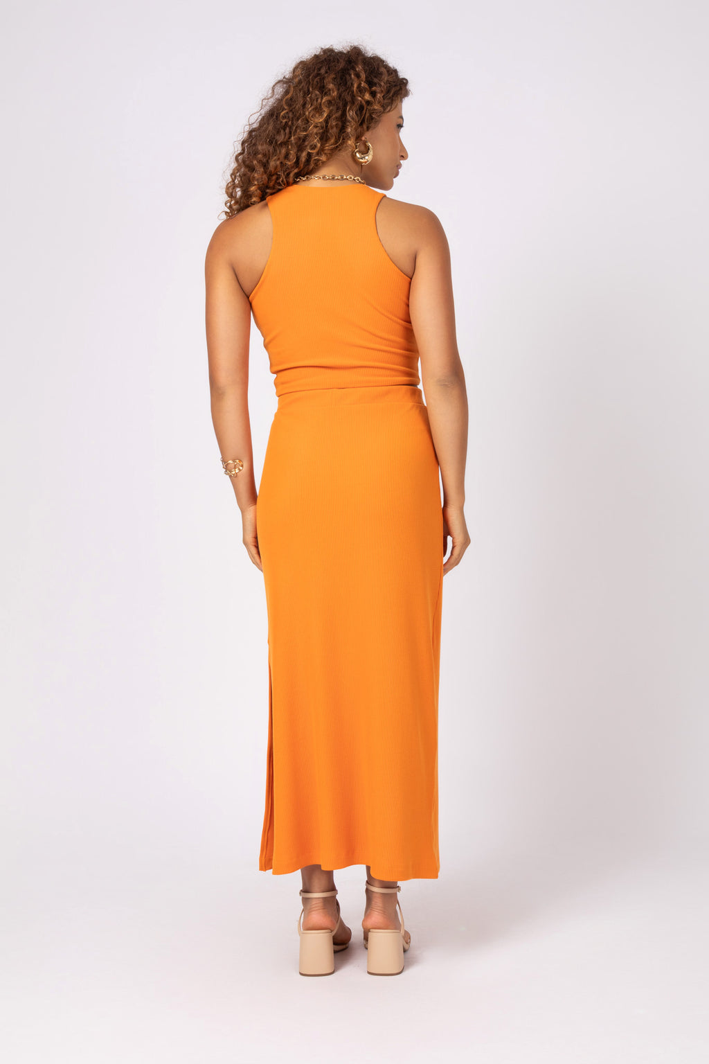 Conjunto de top e saia longa de malha