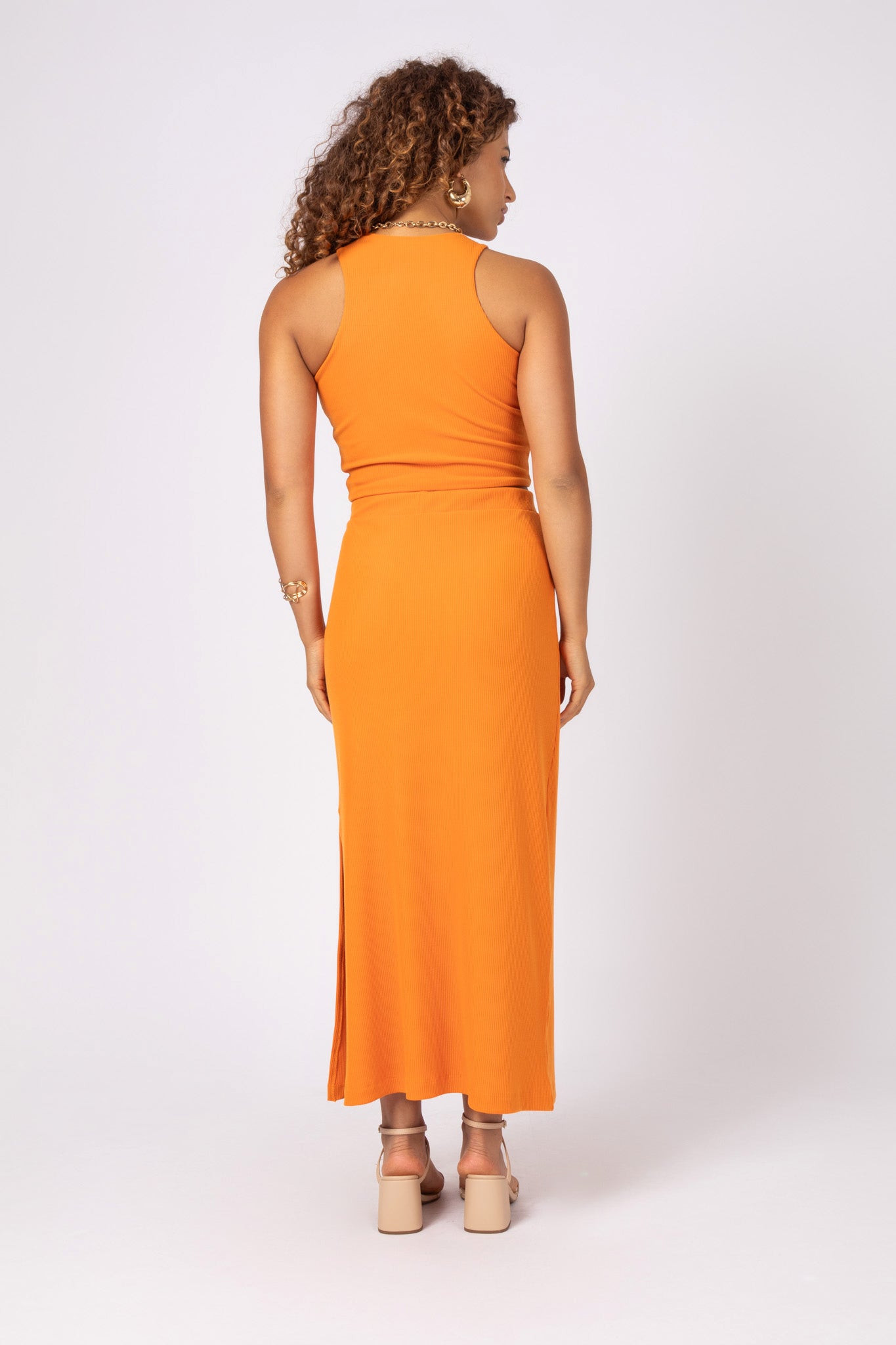Conjunto de top e saia longa de malha