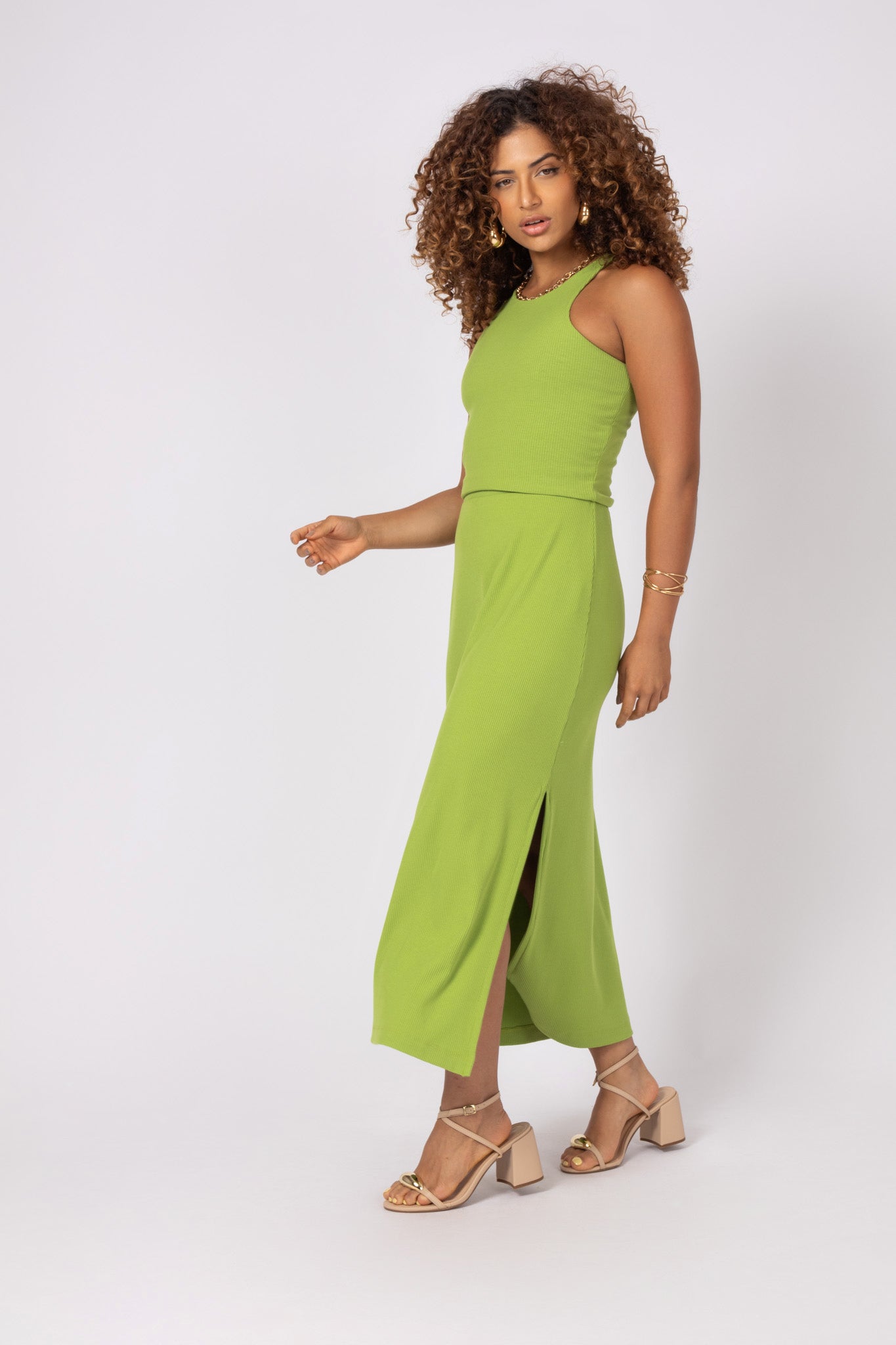 Conjunto de top e saia longa de malha