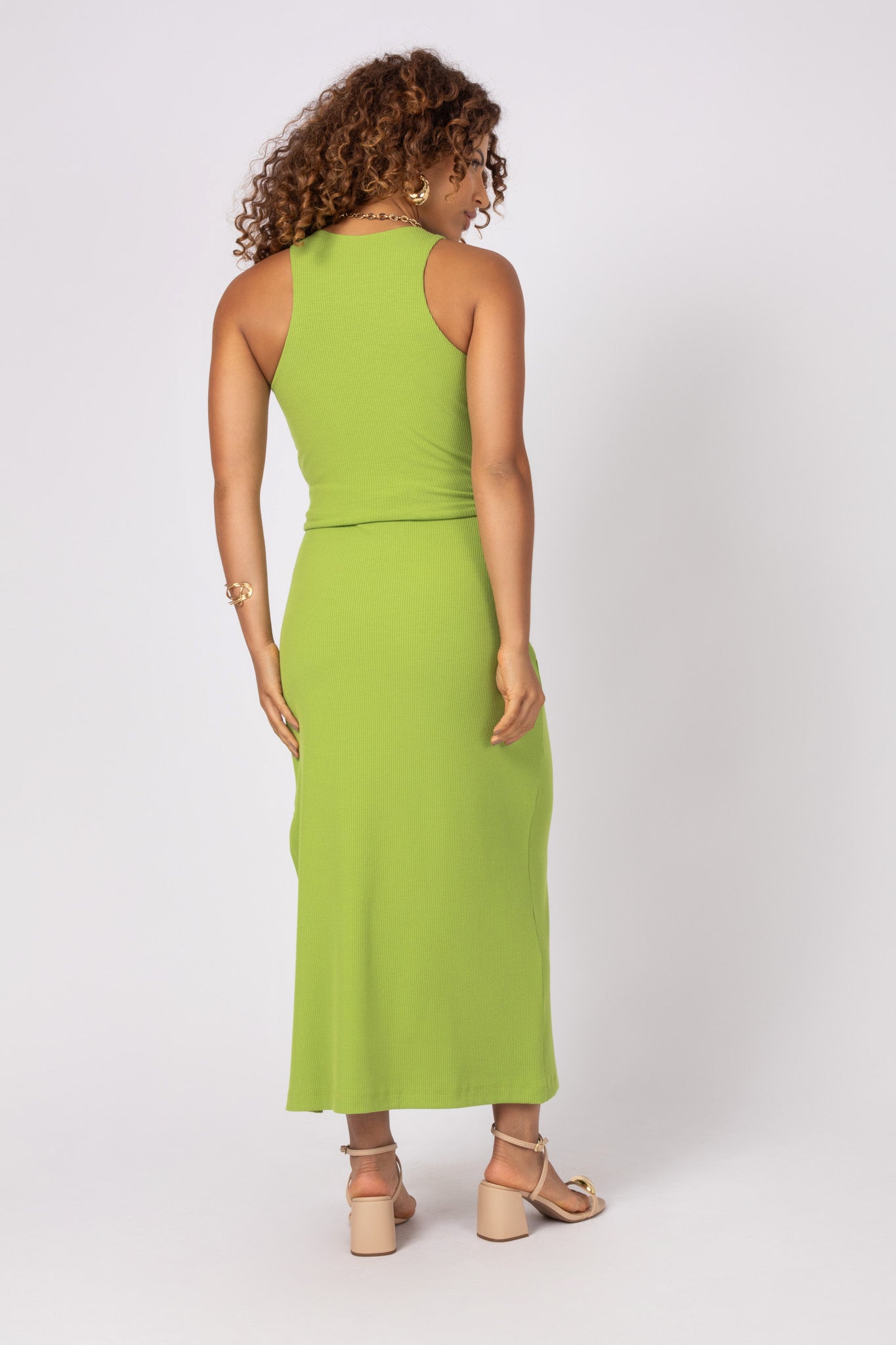 Conjunto de top e saia longa de malha