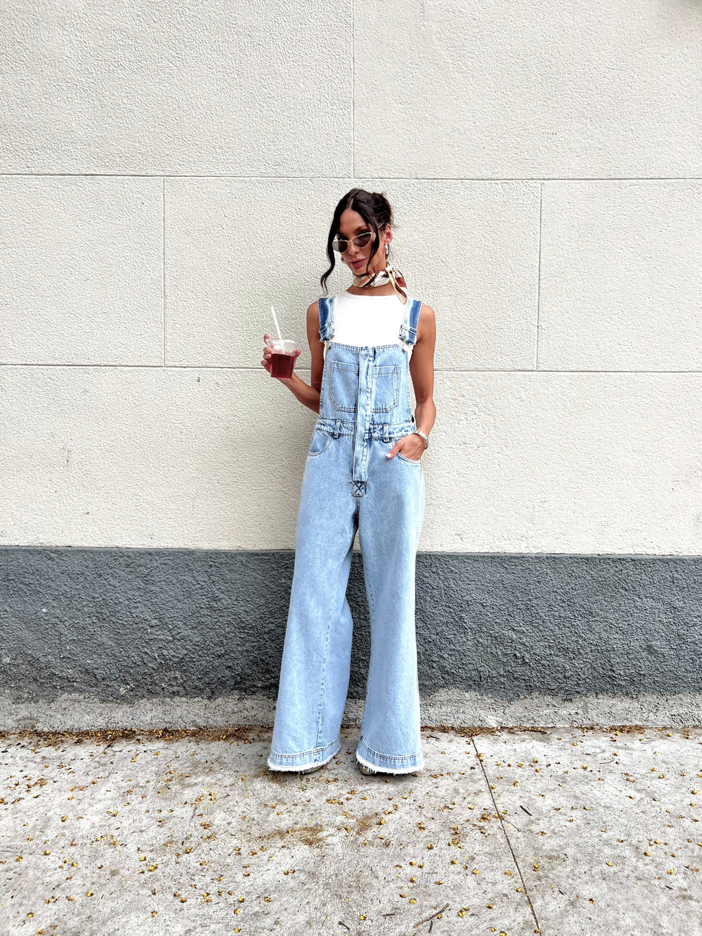 Jardineira jeans wide leg