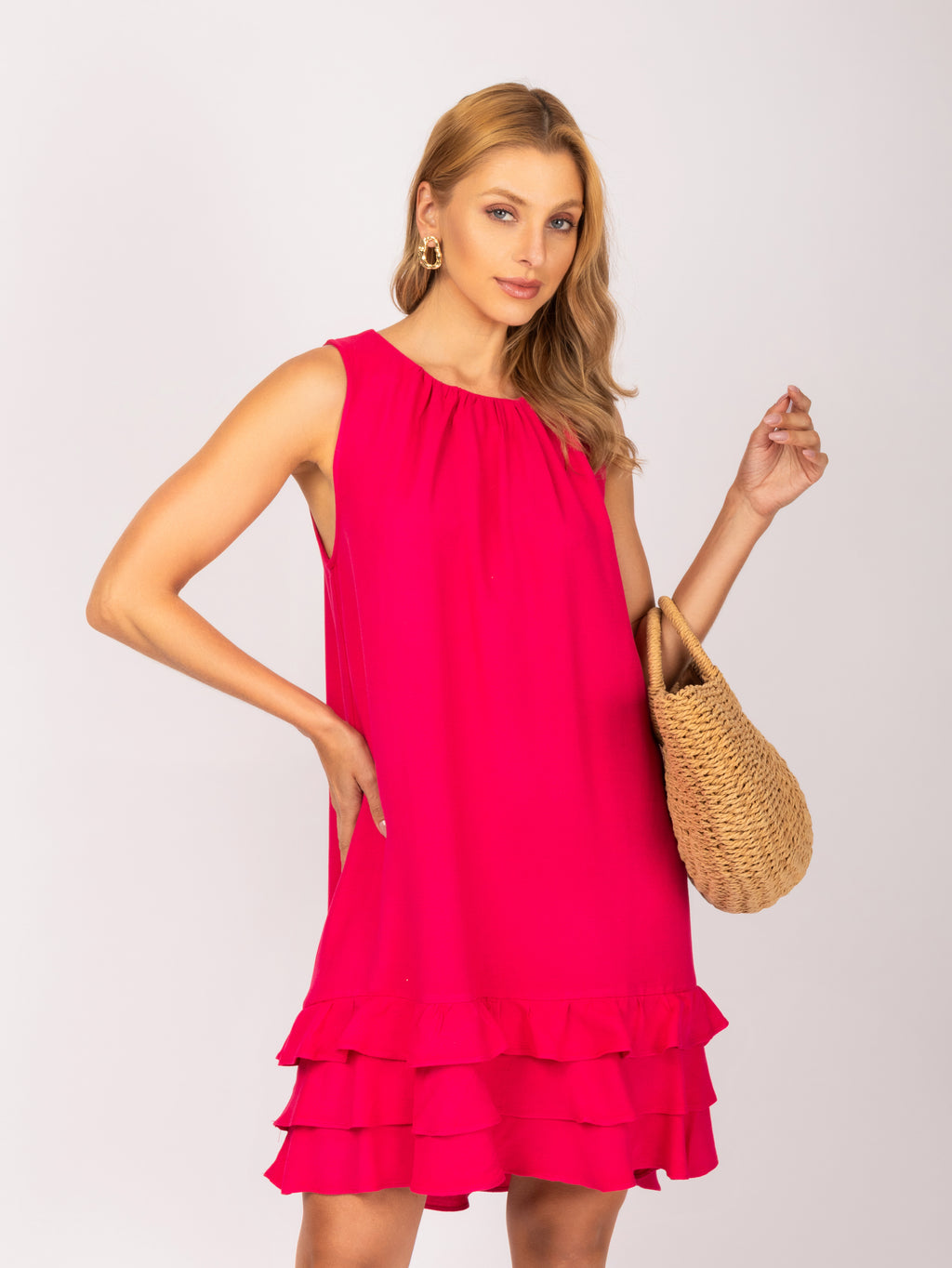 Vestido curto com babados na barra