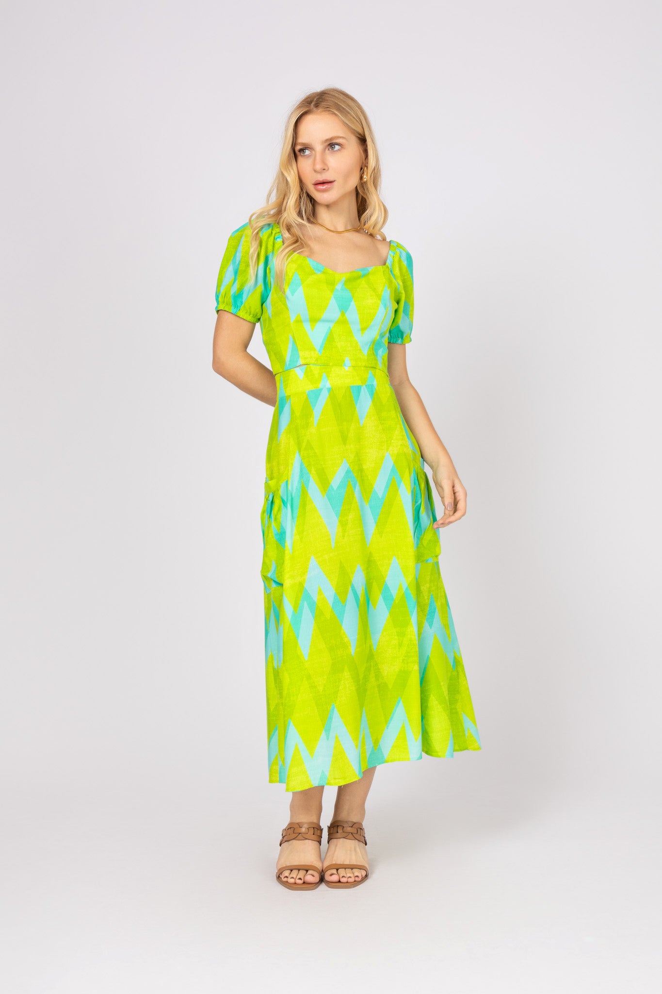 Conjunto de top com saia midi evasê