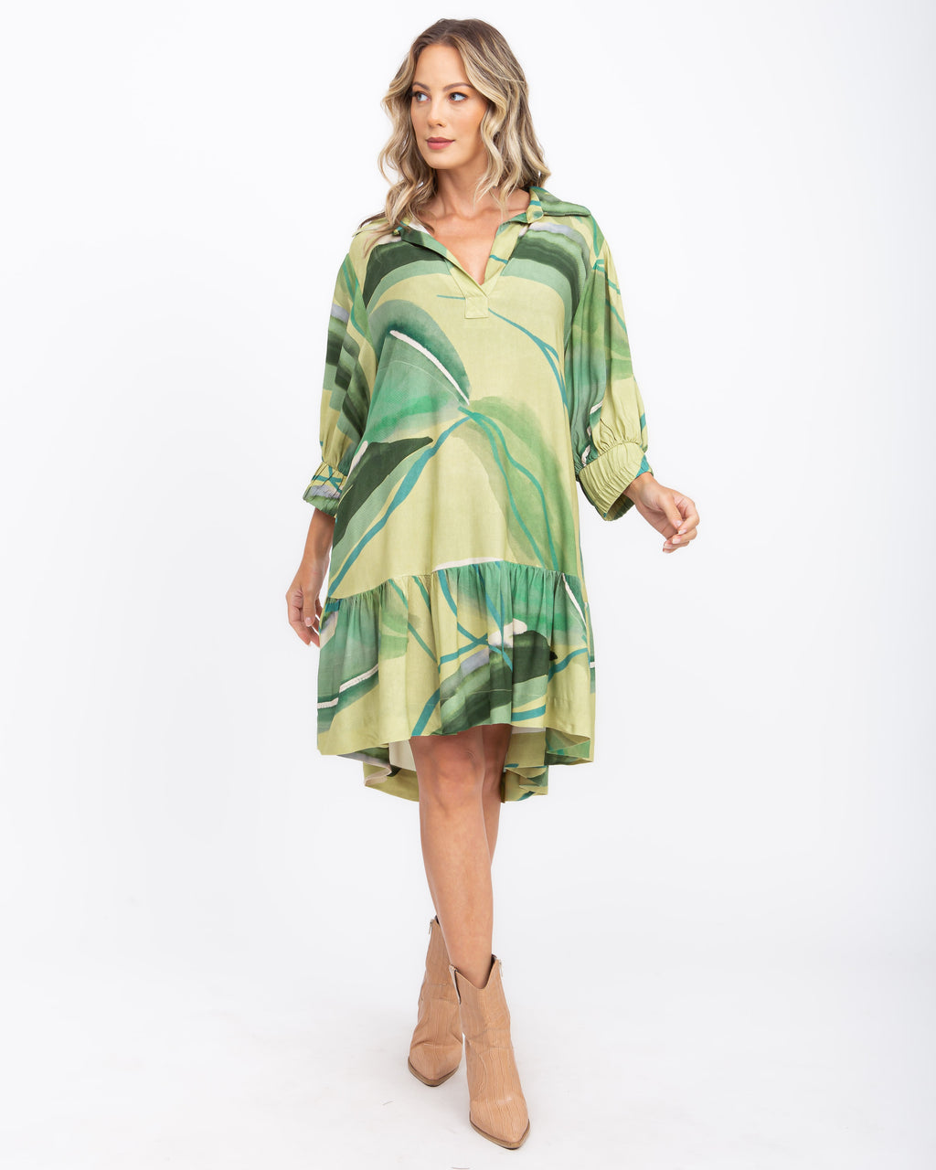 Vestido em viscose digital estampa abstrato verde