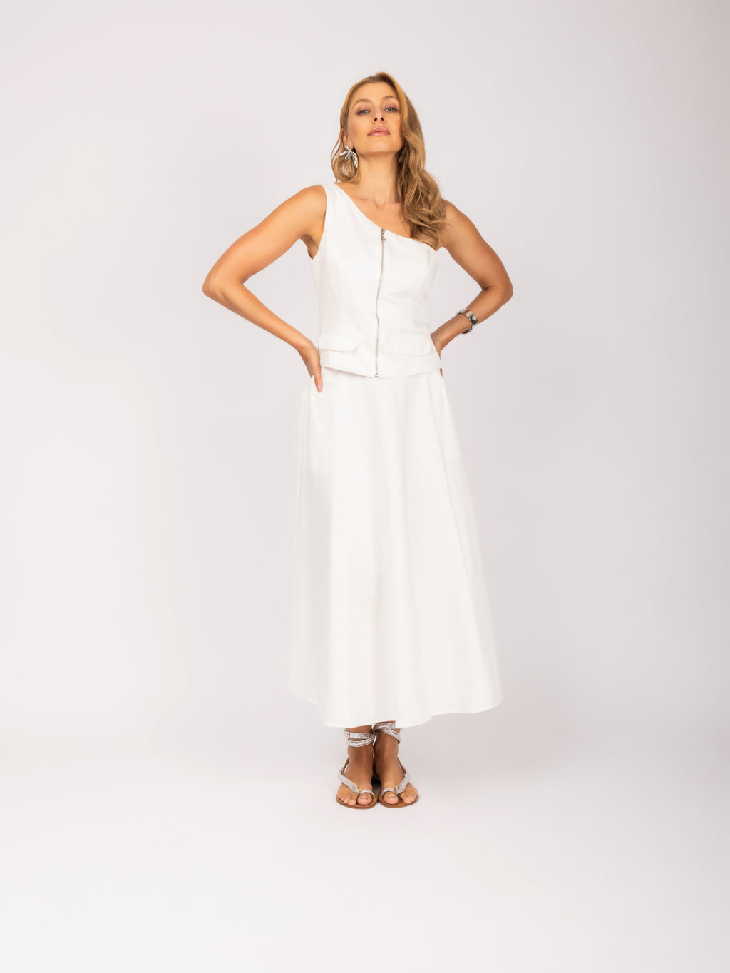 Conjunto midi blusa ombro só e saia evasê