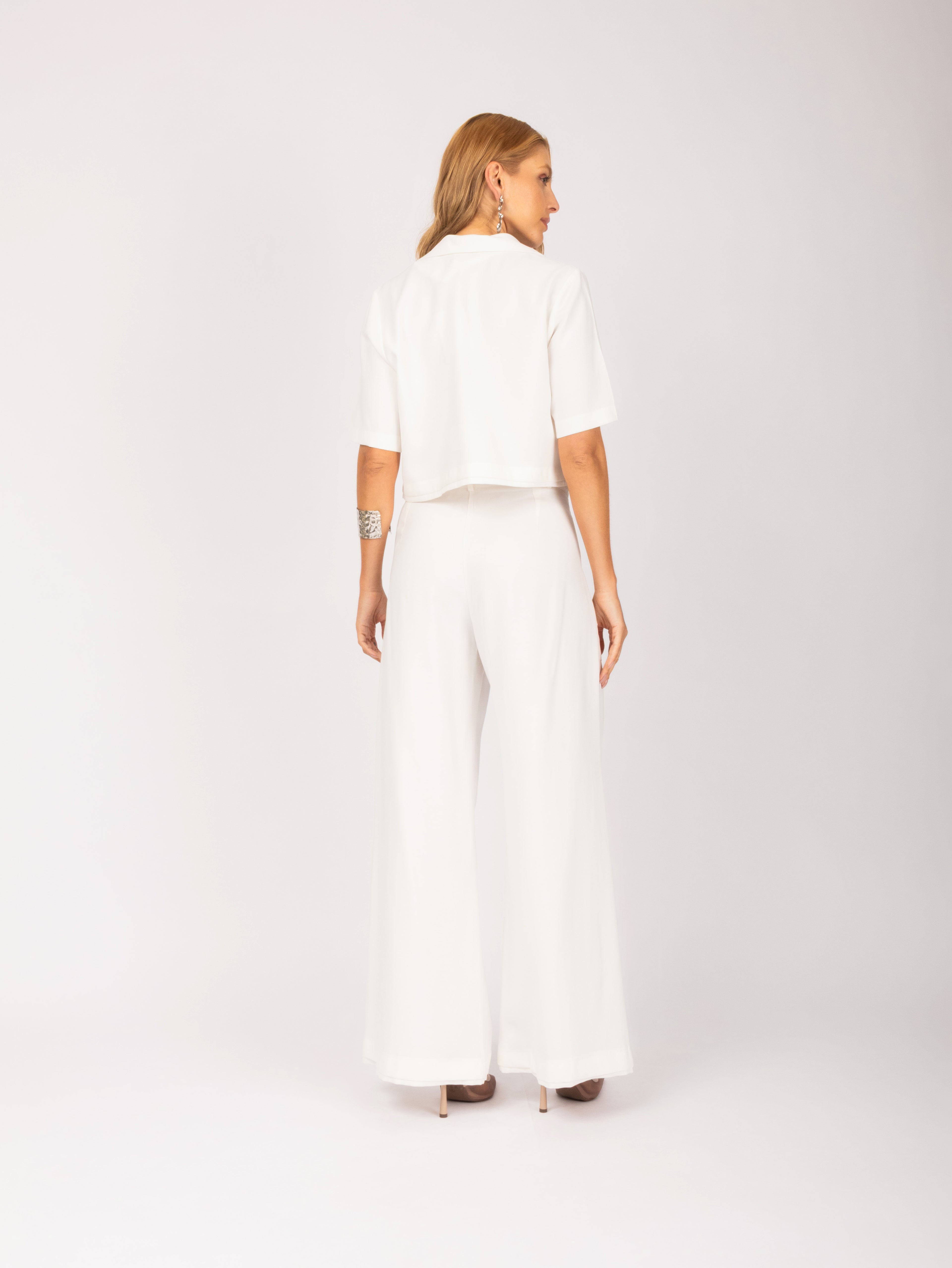 Conjunto alfaiataria cropped e calça wide leg
