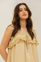 Vestido babado e renda