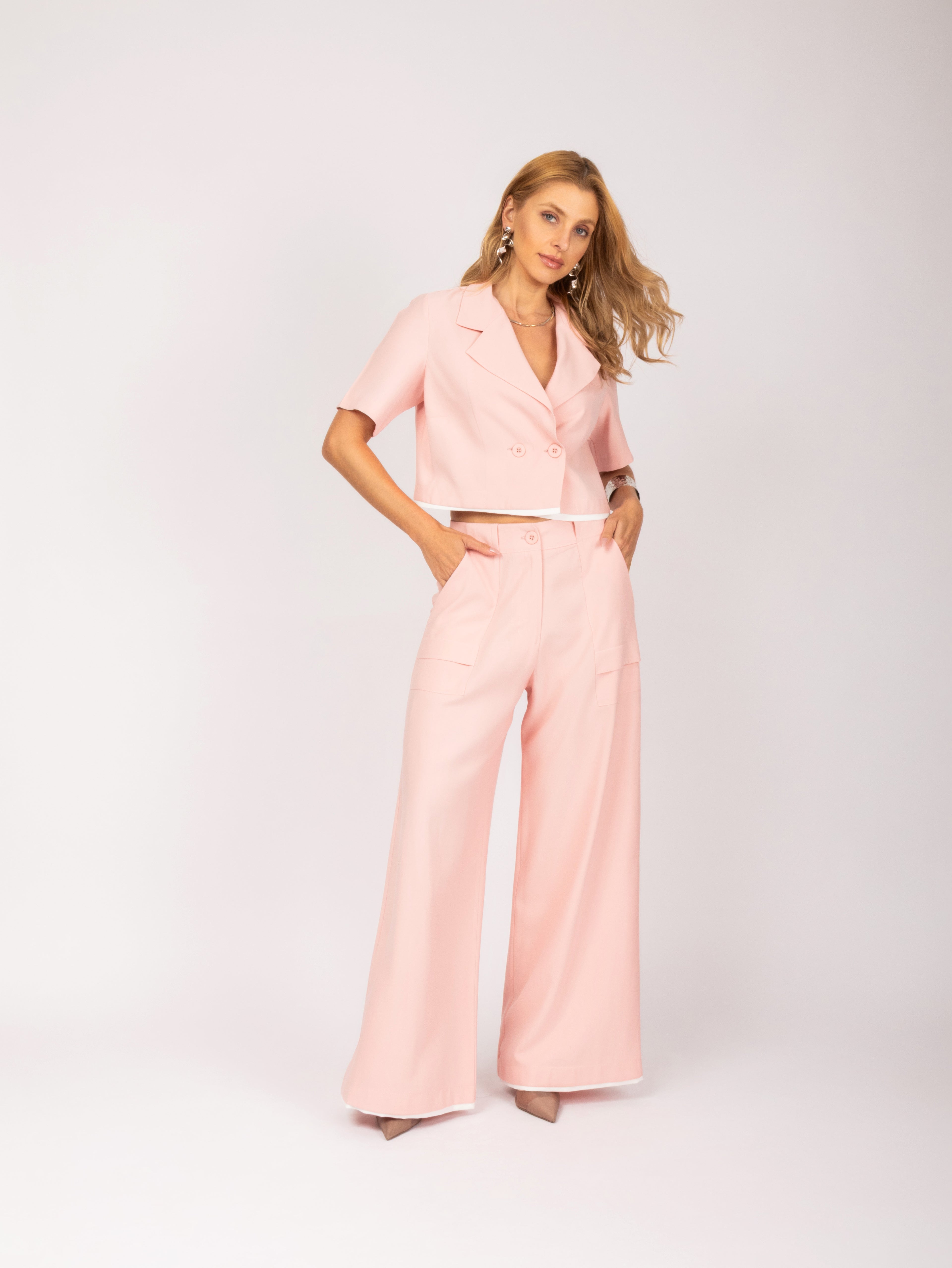 Conjunto alfaiataria cropped e calça wide leg