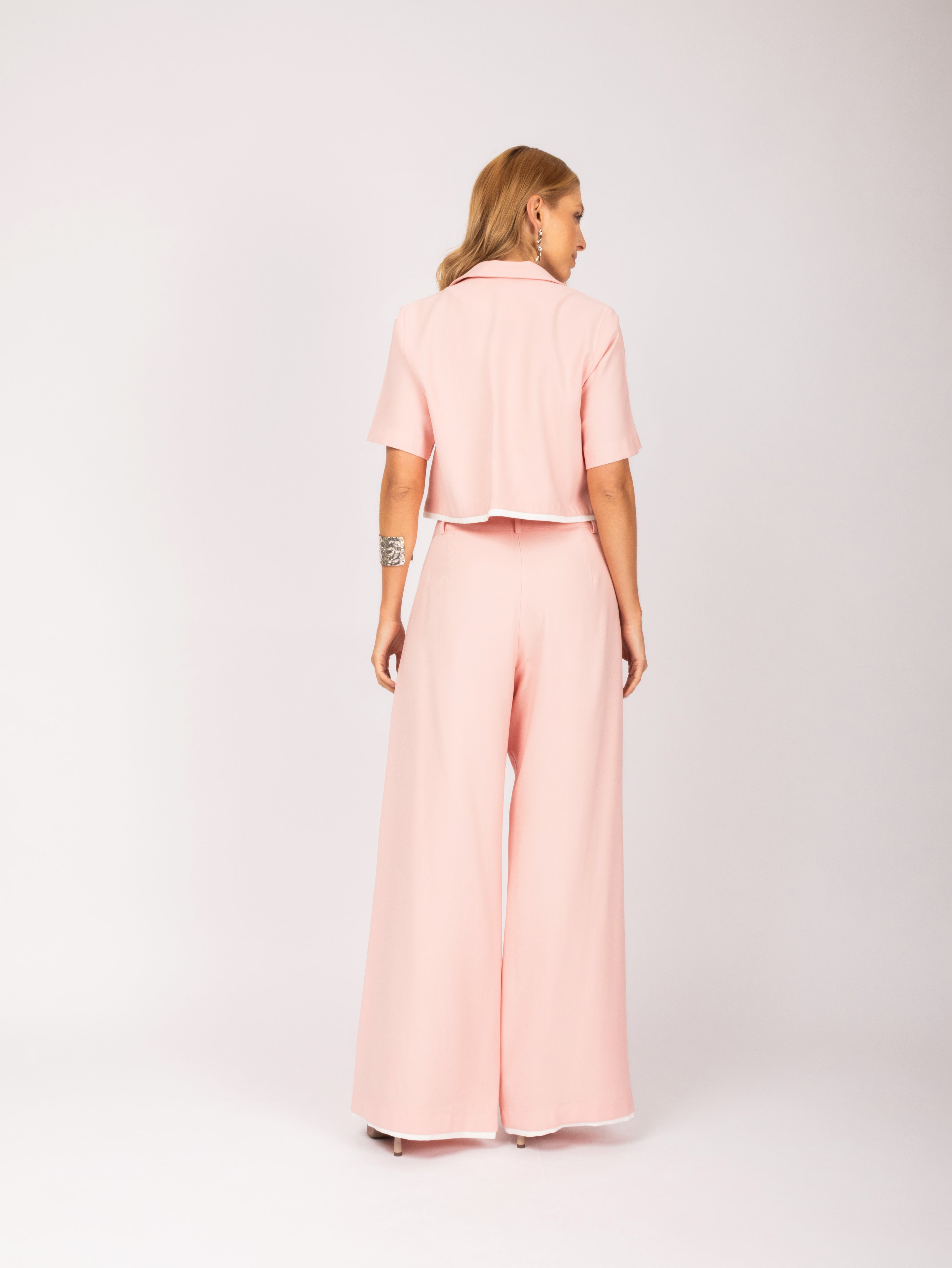 Conjunto alfaiataria cropped e calça wide leg