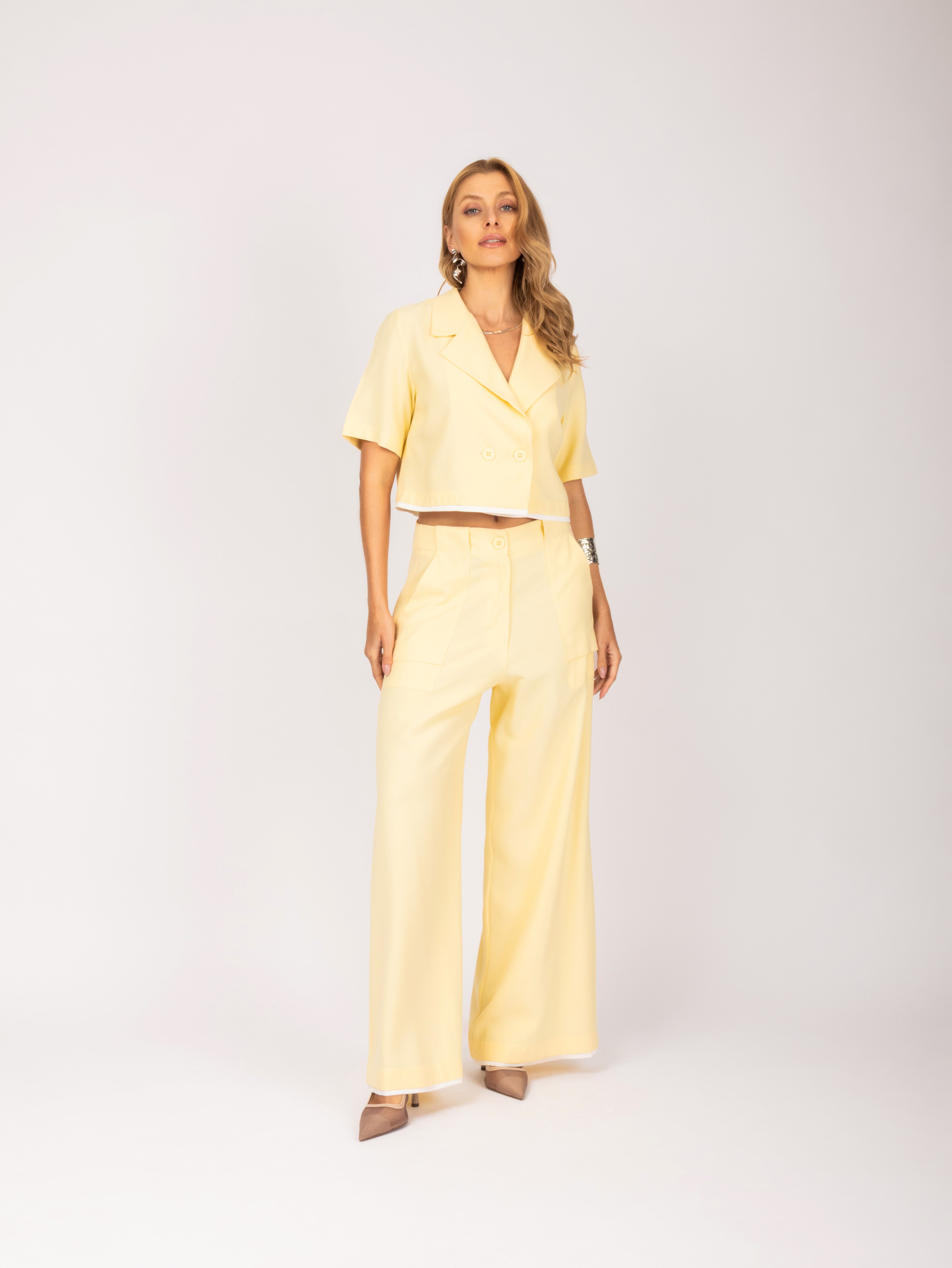 Conjunto alfaiataria cropped e calça wide leg