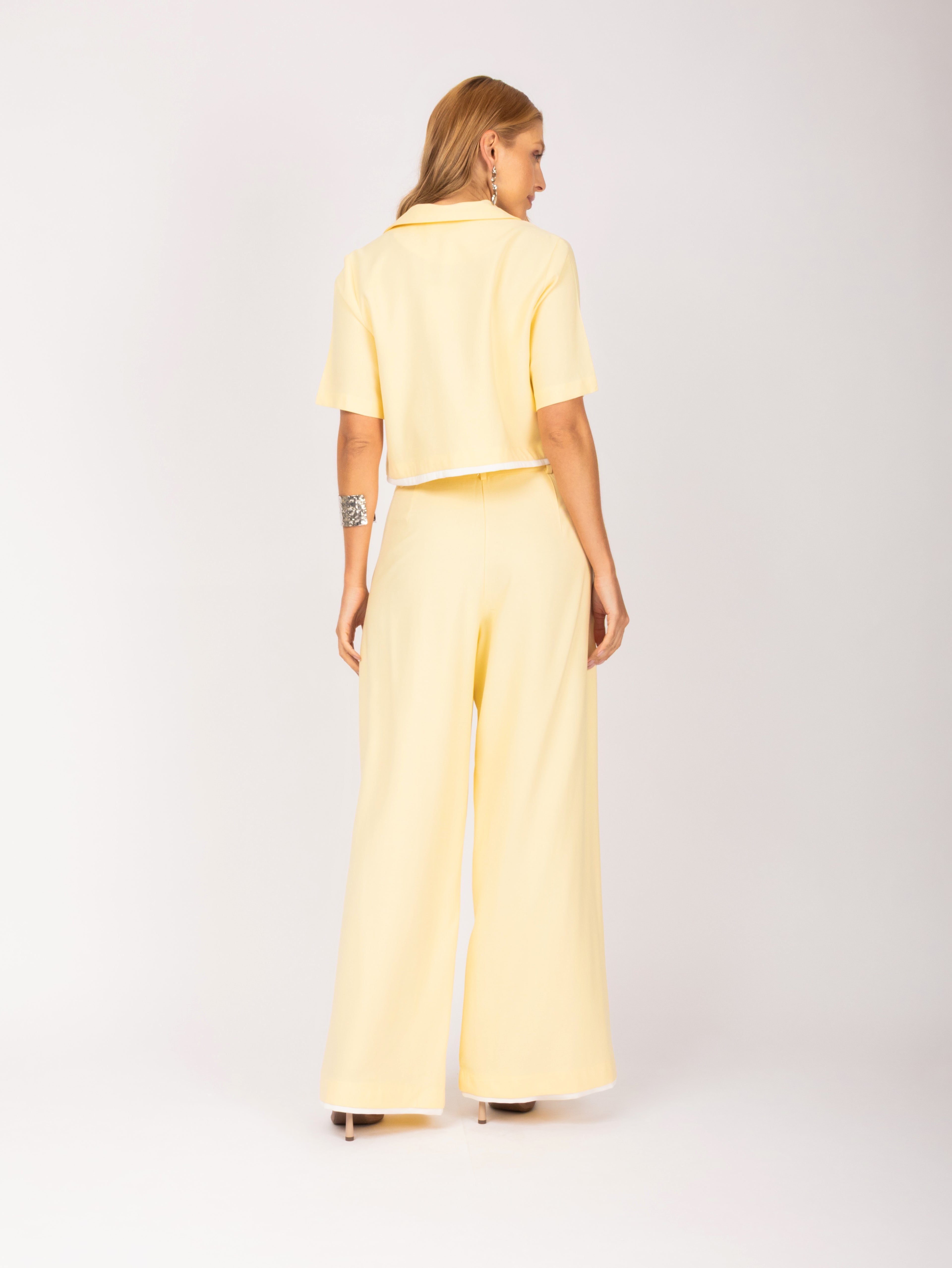 Conjunto alfaiataria cropped e calça wide leg