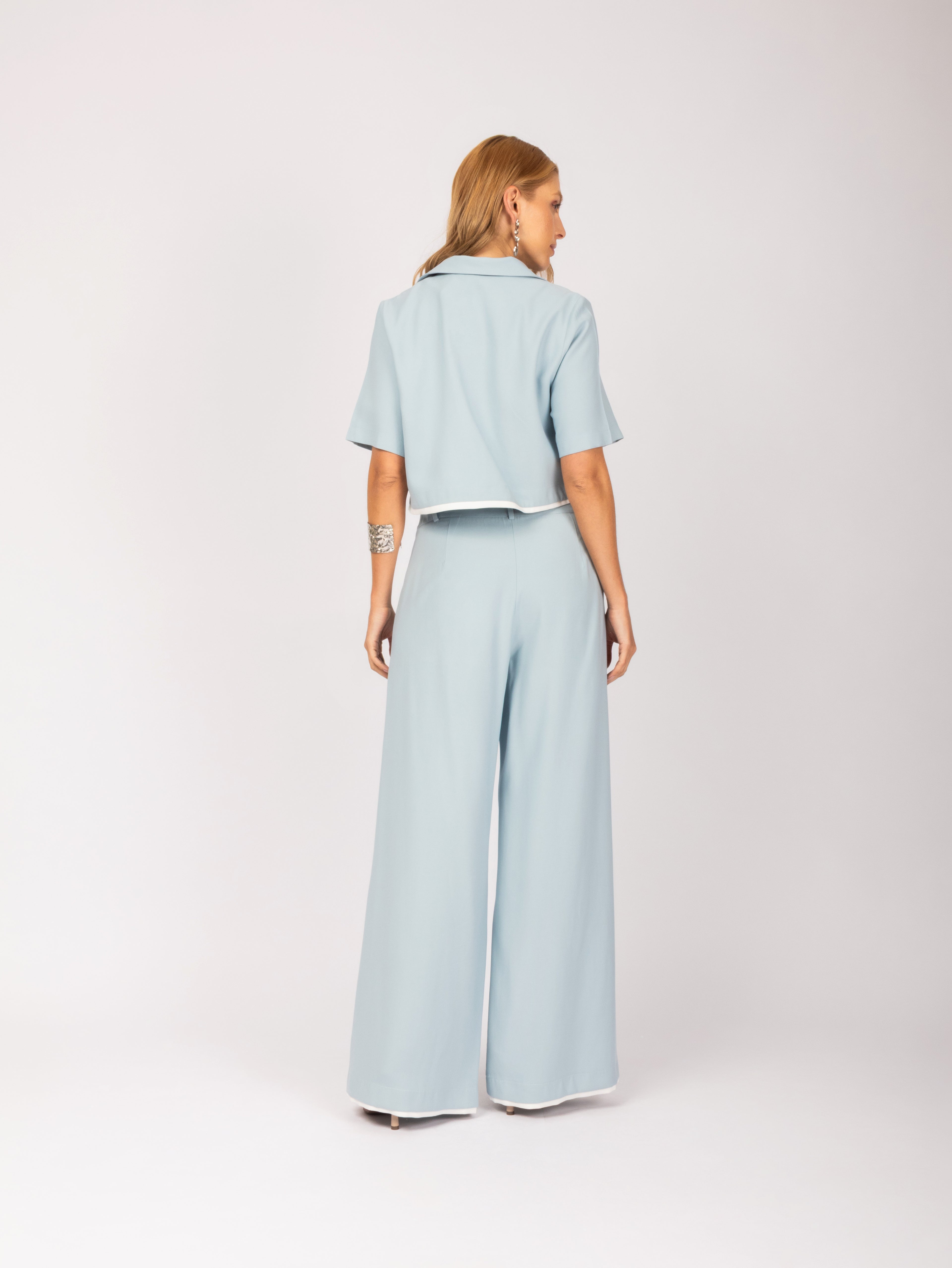 Conjunto alfaiataria cropped e calça wide leg