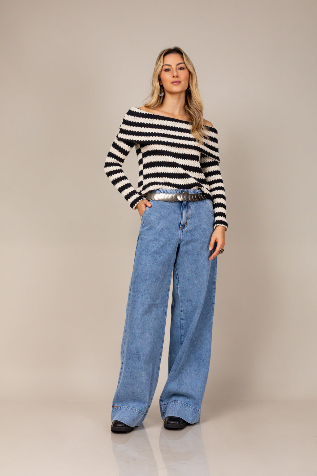 Calça jeans wide leg com elástico