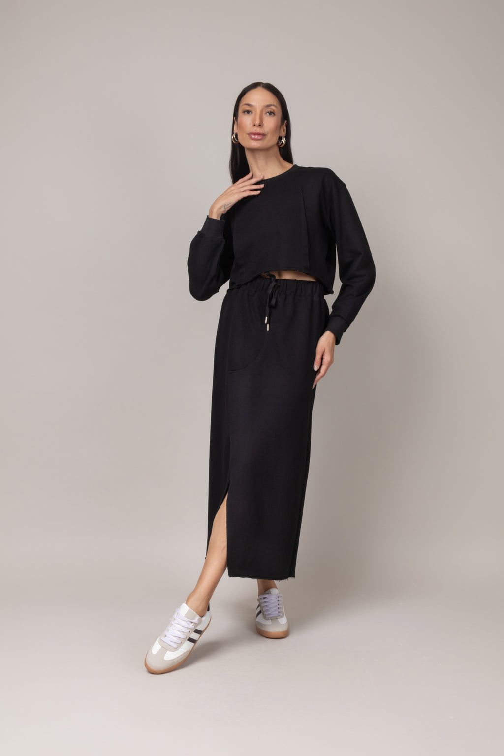 Conjunto de blusa cropped e saia