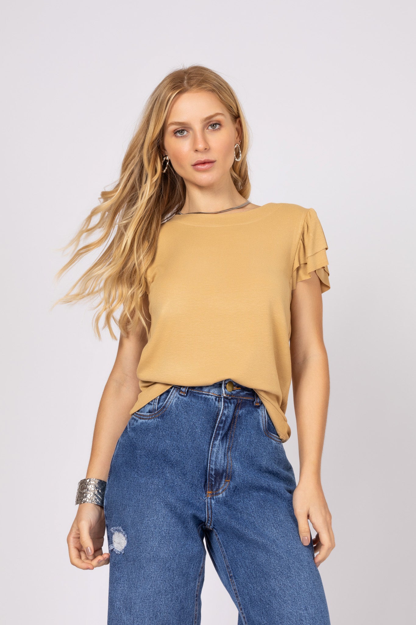 Blusa com manga babado