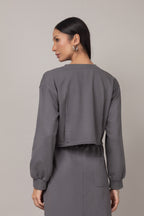 Conjunto de blusa cropped e saia