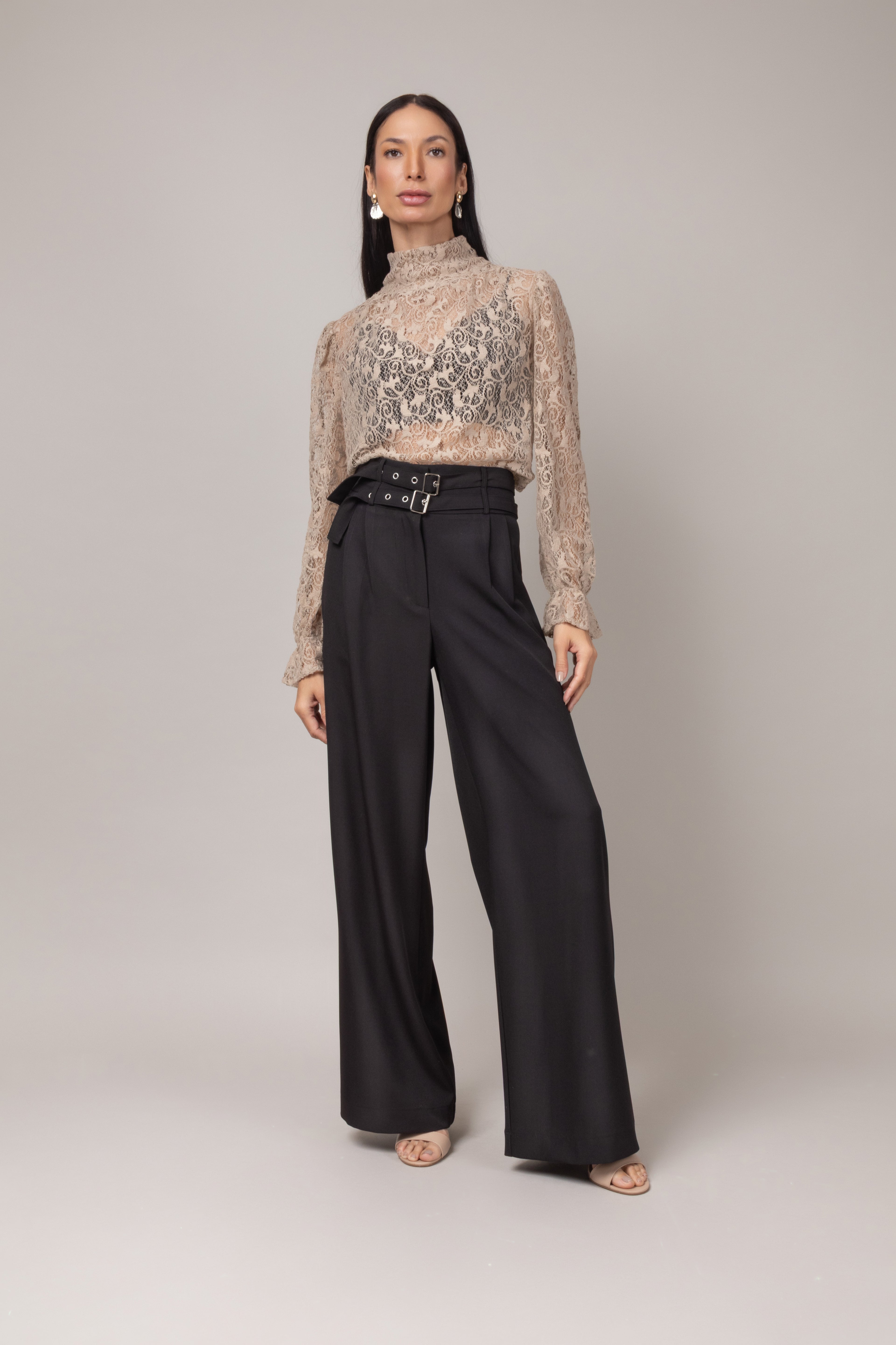 Calça pantalona elegante com cinto fino