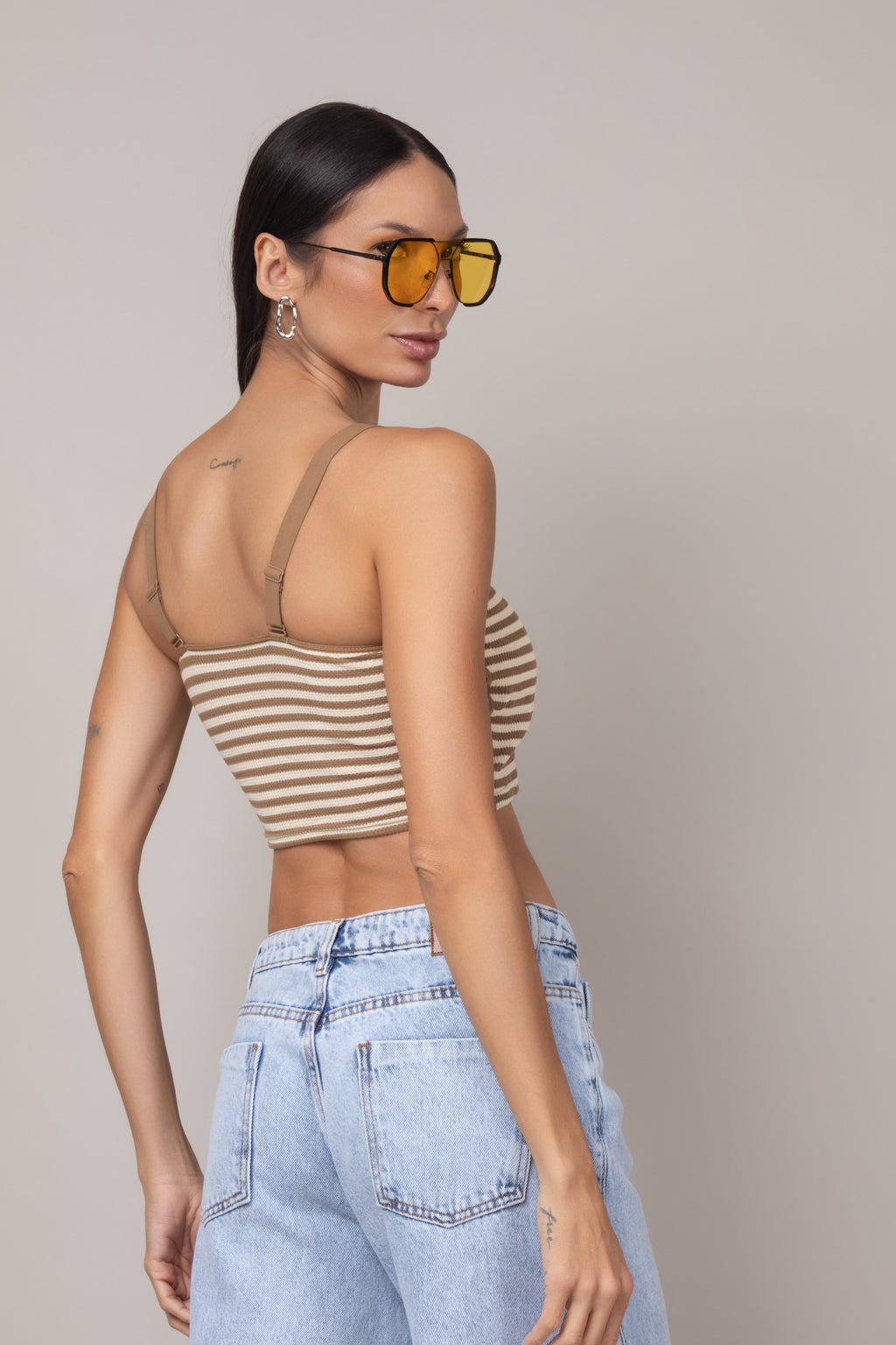 Top cropped listrado com bojo