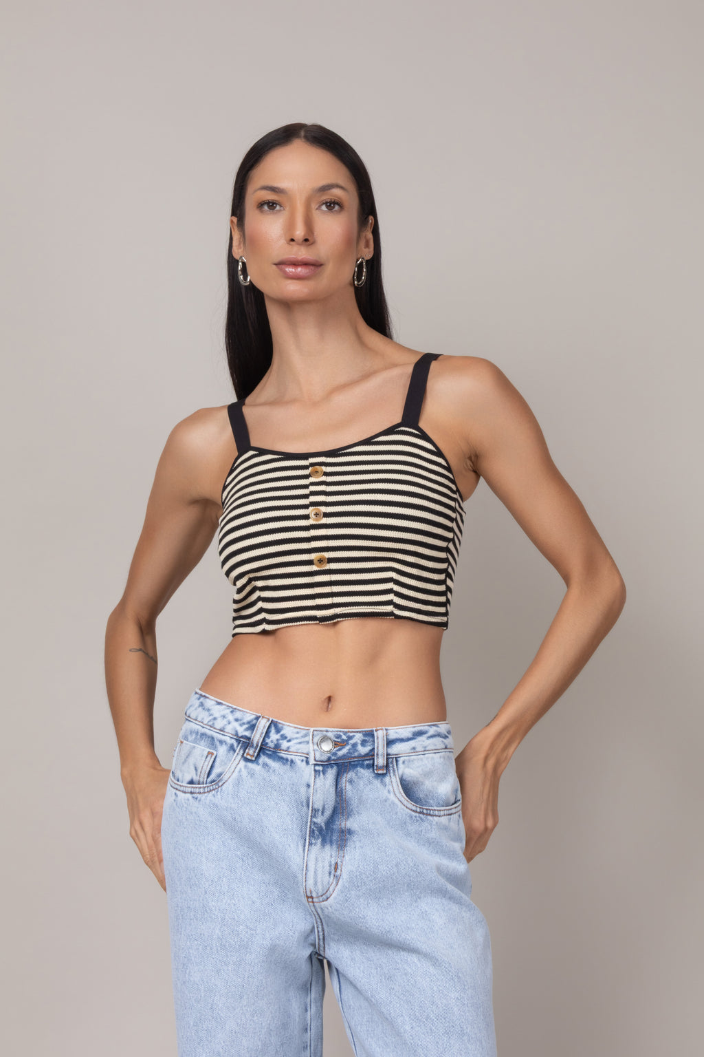 Top cropped listrado com bojo