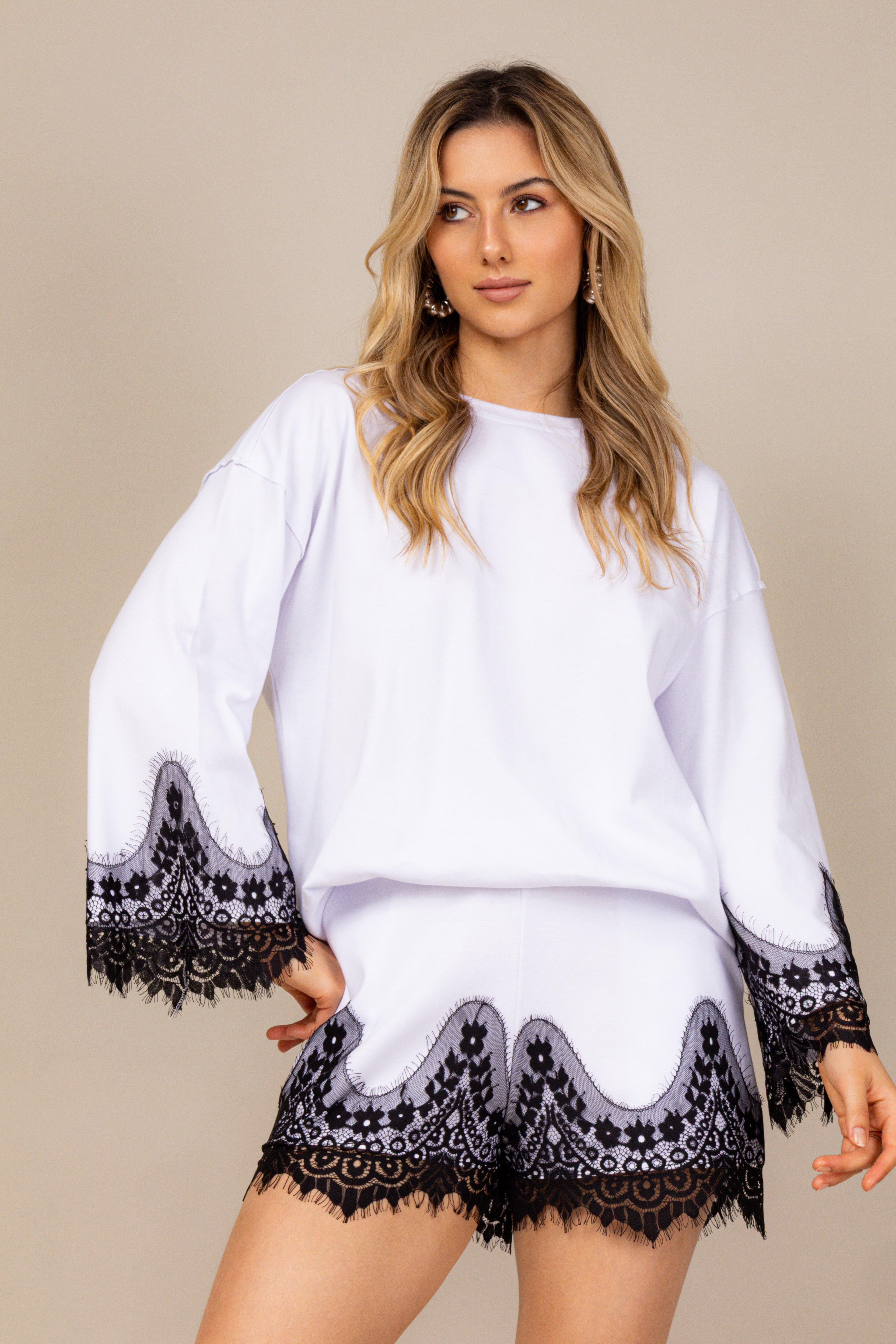 Conjunto de blusa e short em renda