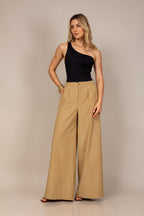 Calça pantalona com pregas