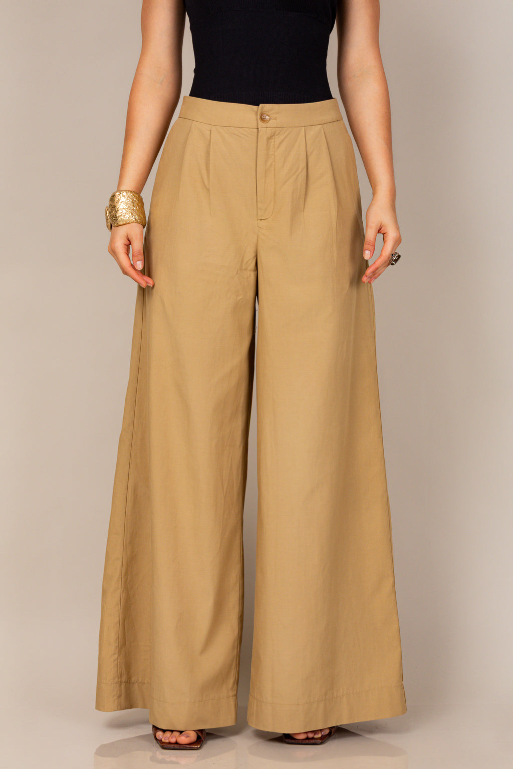 Calça pantalona com pregas
