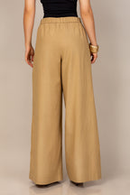 Calça pantalona com pregas