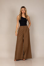 Calça pantalona com pregas