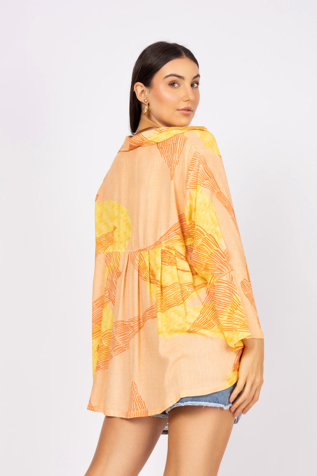 Camisa com estampa abstrata
