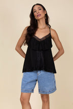 Blusa de alça com babado