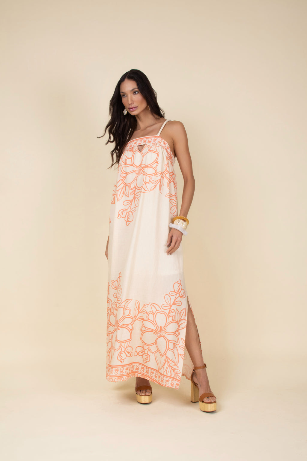 Vestido longo estampado com alças finas