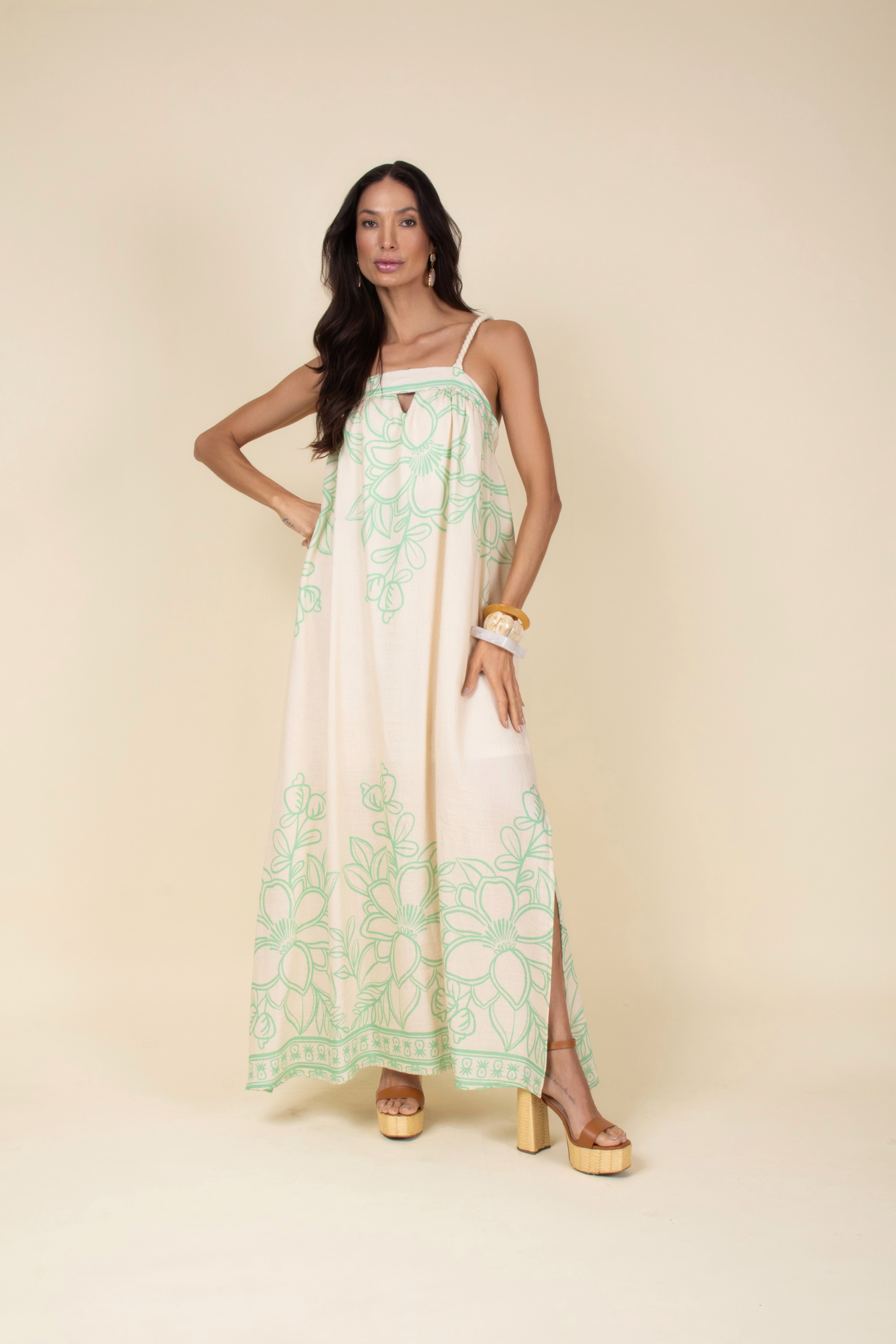 Vestido longo estampado com alças finas