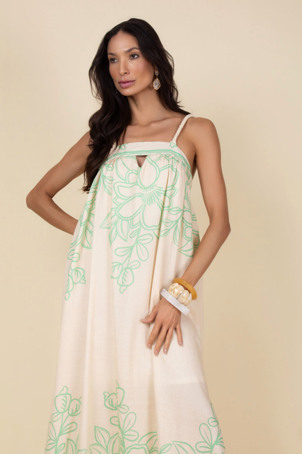 Vestido longo estampado com alças finas