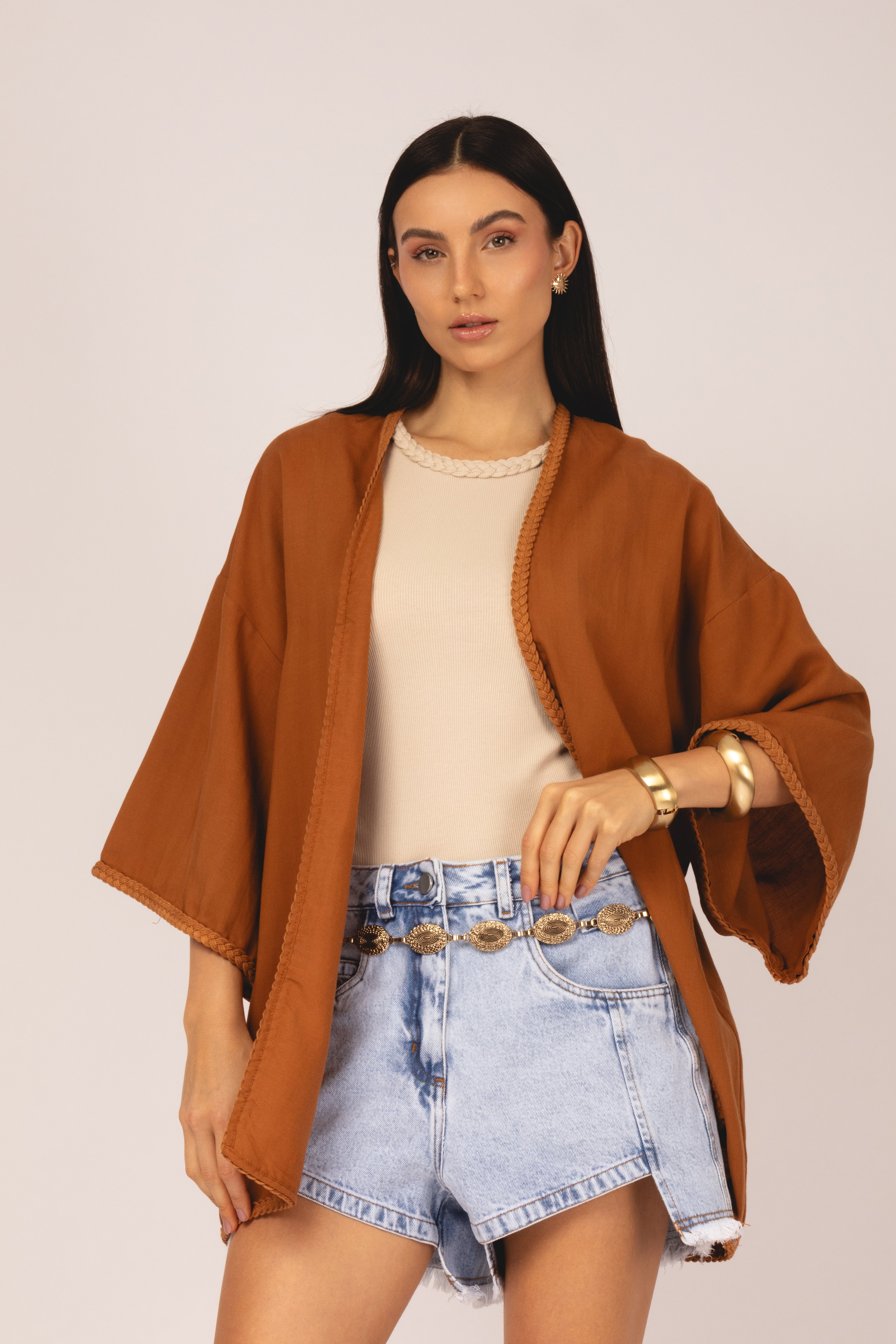 shorts jeans com recortes