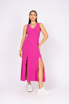 Vestido longo regata com fenda frontal
