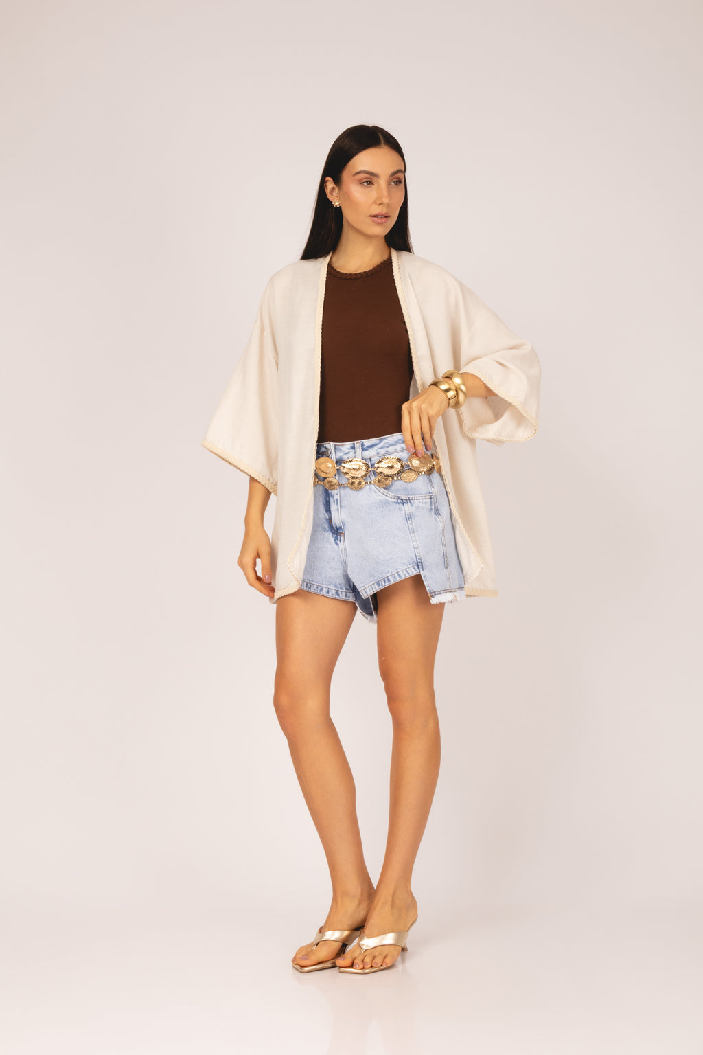 shorts jeans com recortes