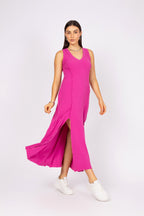 Vestido longo regata com fenda frontal
