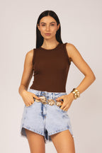 shorts jeans com recortes
