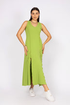 Vestido longo regata com fenda frontal