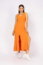 Vestido longo regata com fenda frontal