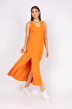 Vestido longo regata com fenda frontal