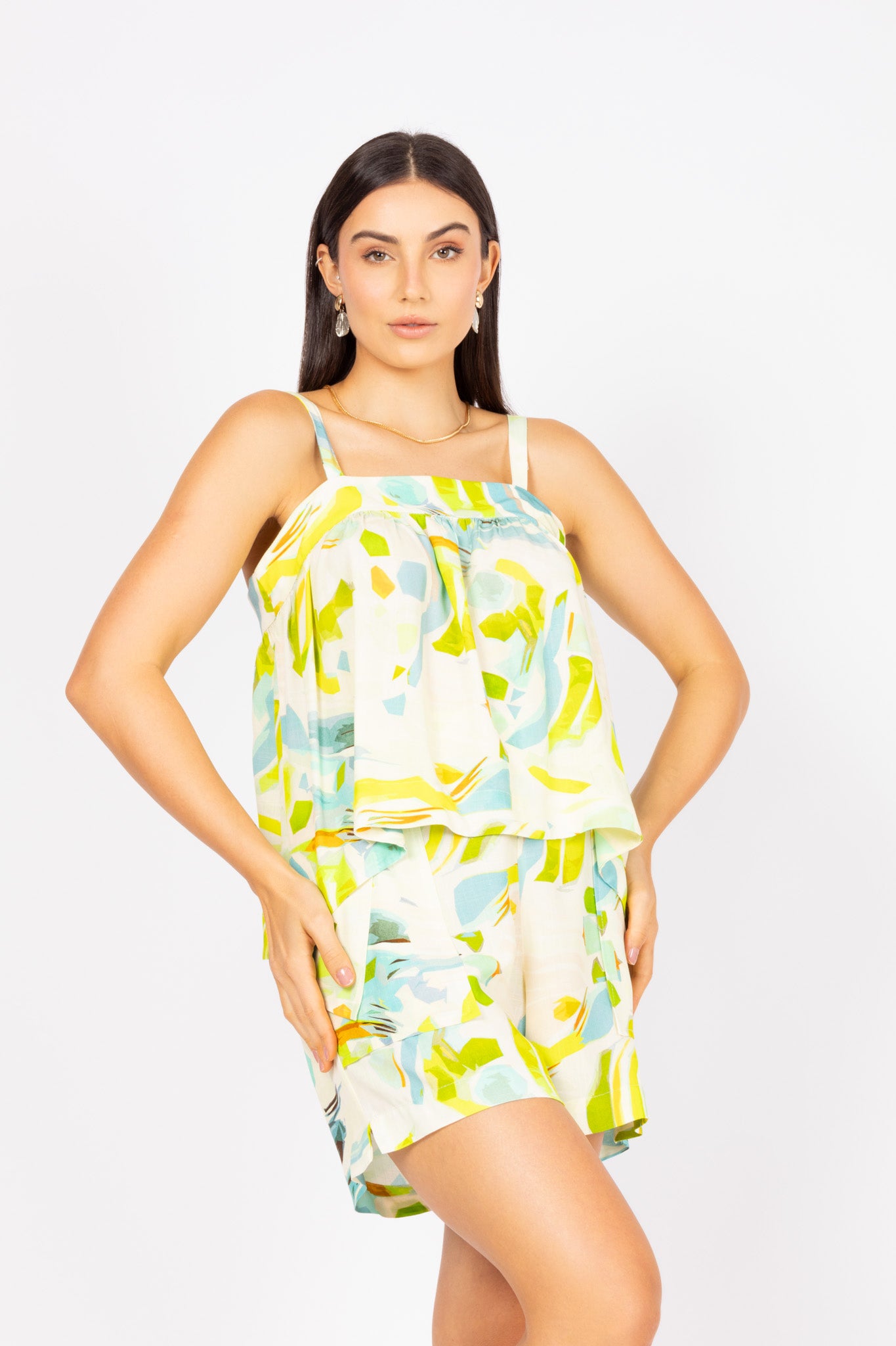 Conjunto de bata e shorts com estampa abstrata