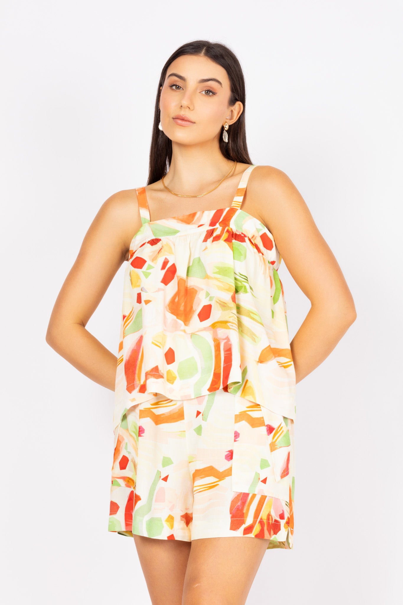 Conjunto de bata e shorts com estampa abstrata